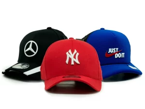 e91d1125-8b66-52bc-8618-a5d635a5c571.webp Kit 3 Bonés Premium Modelos Sortido Marcas